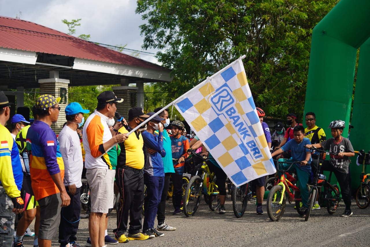 Meriahkan HUT Barru Ke-62, Suardi Saleh Bersama Warga dan Komunitas Sepeda Ikuti Kegiatan Fun Bike