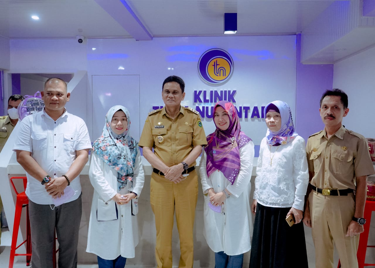 Bupati Barru Ir. H. Suardi Saleh, M.Si meresmikan Gedung Klinik Tiara Nusantara