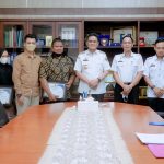 Bupati Suardi Saleh Berikan Sertifikat Dan Uang Tunai Bagi Pemenang Sayembara Logo Hari Jadi Barru