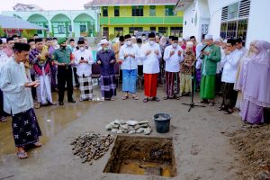 Bupati Barru Letakkan Batu Pertama Renovasi Pembangunan Masjid Besar Nurul Ittihad Pekkae
