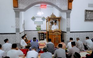 Bupati Barru Sholat Tarwih Malam Pertama Ramadhan Di Masjid Nurul Amri Lawae