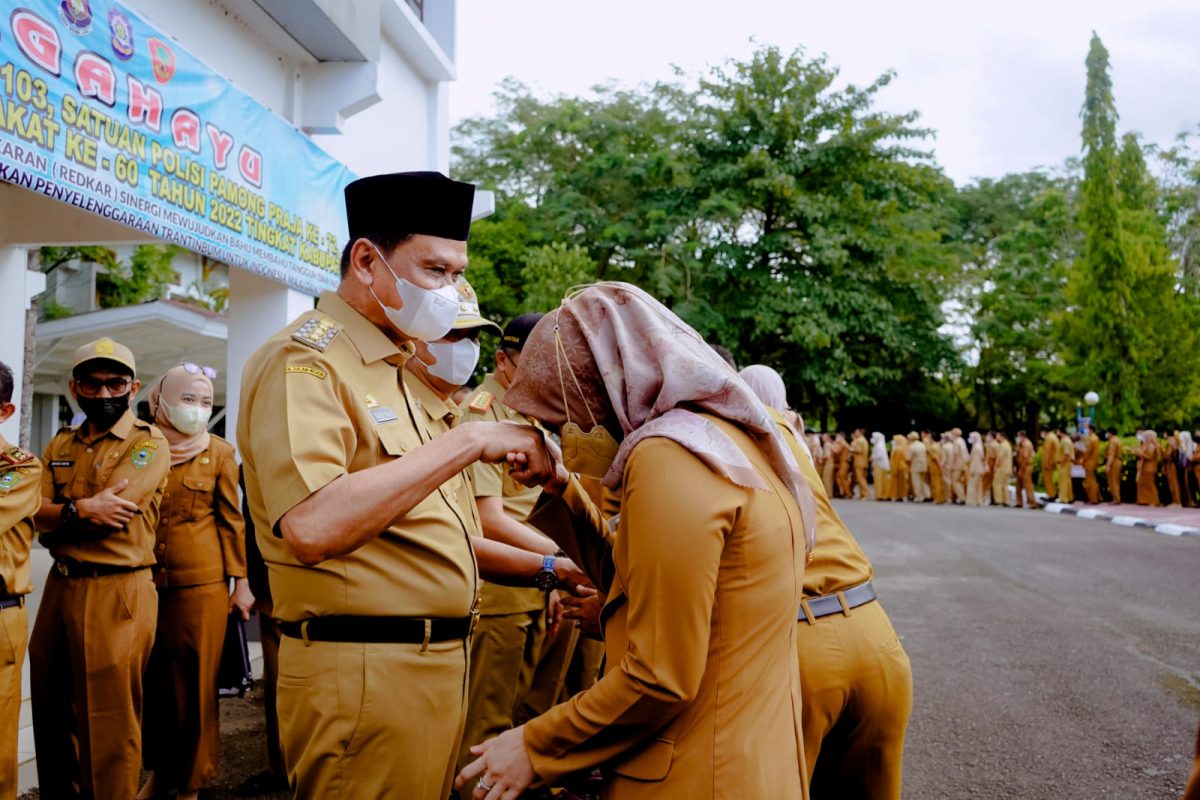 Upacara Pasca Libur Lebaran, Bupati Dan Wakil Bupati Barru Jadikan Momen Silaturahmi Bersama ASN Pemkab Barru