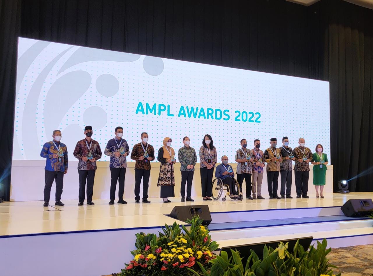 Bupati Suardi Saleh Selaku Pimpinan Kab.Barru, Terima Penghargaan AMPL Award Tahun 2022 Di Jakarta