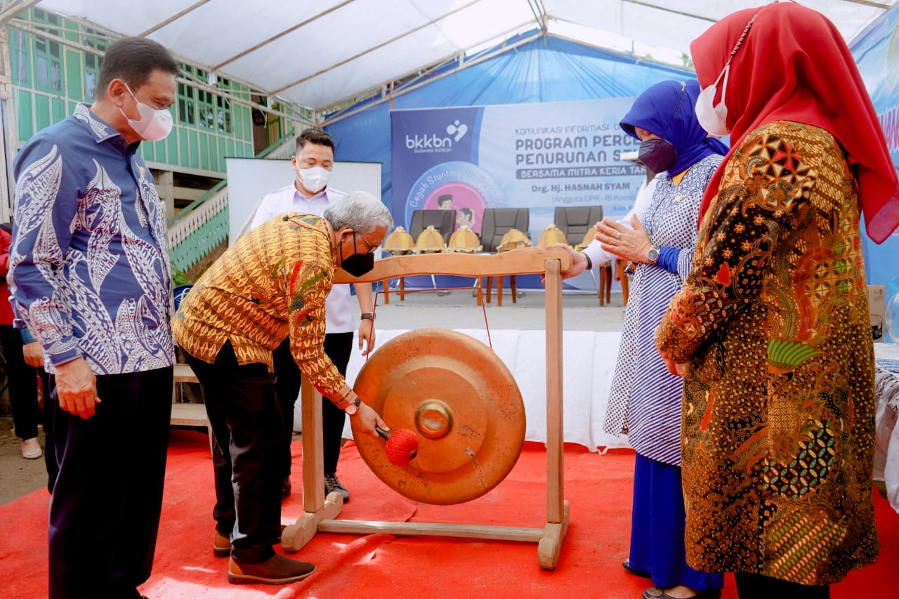 Bupati Barru Resmikan Pencanangan Kampung Keluarga Berkualitas