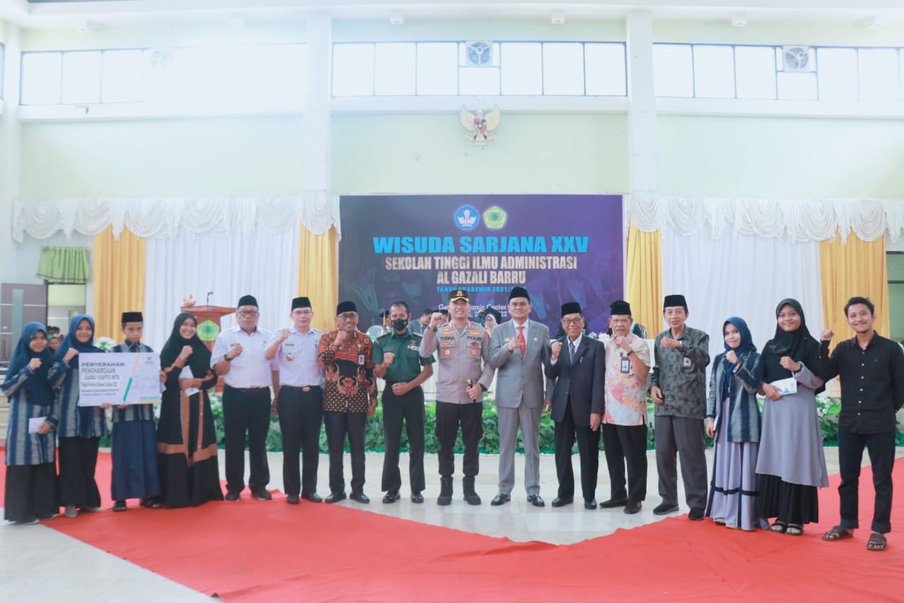 Bupati Barru H.Suardi Saleh Menyampaikan Apresiasi Atas Lahirnya Sarjana Baru