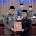 Paripurna DPRD, Bupati Barru-Ketua DPRD Teken Nota Kesepakatan Anggaran