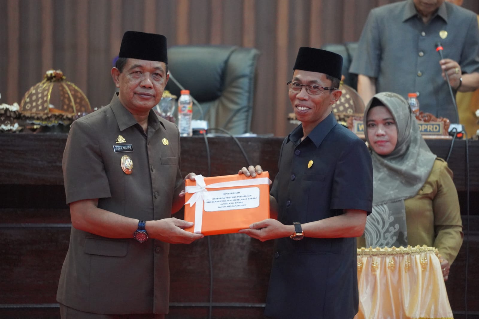 Wabup Resmi Menyerahkan Perubahan APBD T.A 2022 Ke DPRD