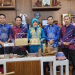Dekranasda Barru Memamerkan Produk Cenrapole Anyaman Bambu di Kriya Nusa 2022