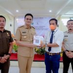 Sosialisasi Digitalisasi Pembayaran Pajak dan Retribusi Daerah Serta Penyerahan Barcode QRIS Pajak Daerah dari Bank SULSELBAR ke BAPENDA Kab. Barru