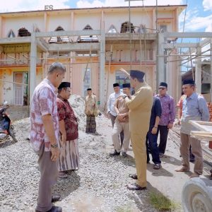 Bupati kabupaten Barru Memberikan Bantuan Kepada Masjid Syuhada Batulappa