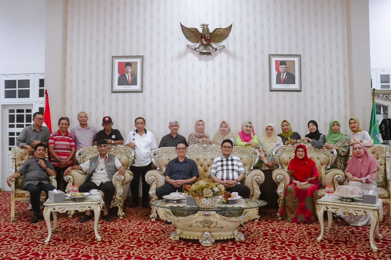 Temu Kangen, Bupati Barru Inisiasi Pertemuan Rekan Kerja Semasa Berkarier Sebagai ASN di Maros