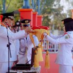 Bupati Barru Pimpin Kegiatan Upacara Upacara Penurunan Bendera Merah Putih