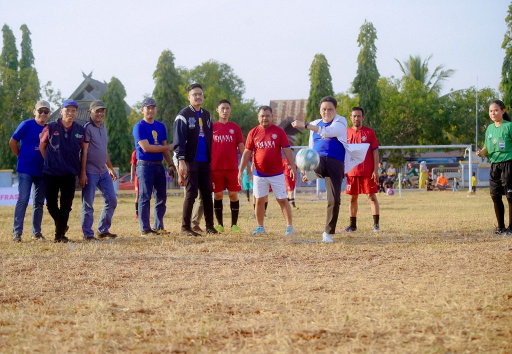 Bupati Barru Kick Off Mini Soccer Cup 1 di Takkalasi