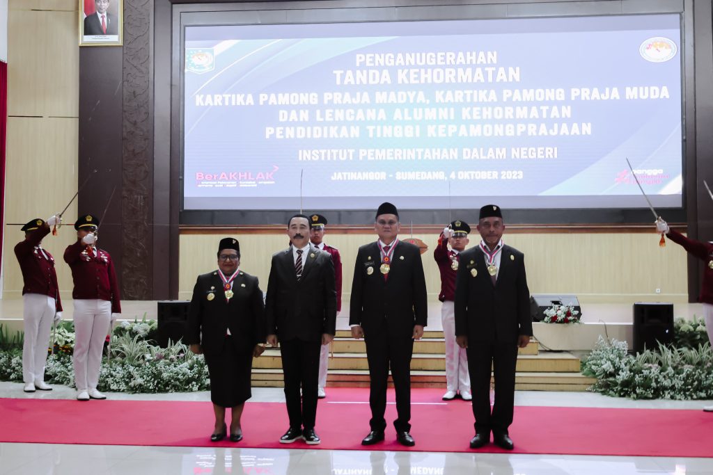 Bupati Barru Suardi Saleh Terima Penghargaan Kartika Pamong Praja Muda dari IPDN