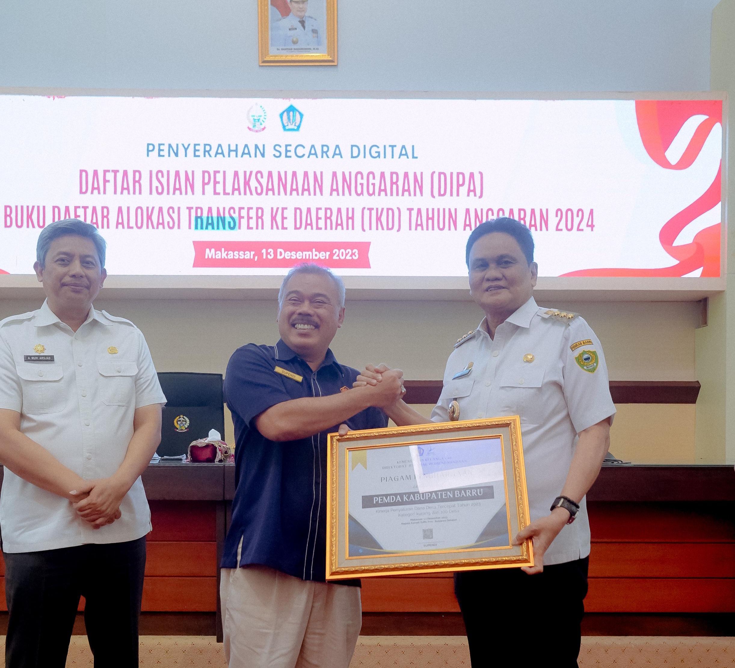 Bupati Barru Terima penghargaan atas Kinerja Penyaluran Dana Desa Tercepat Tahun 2023