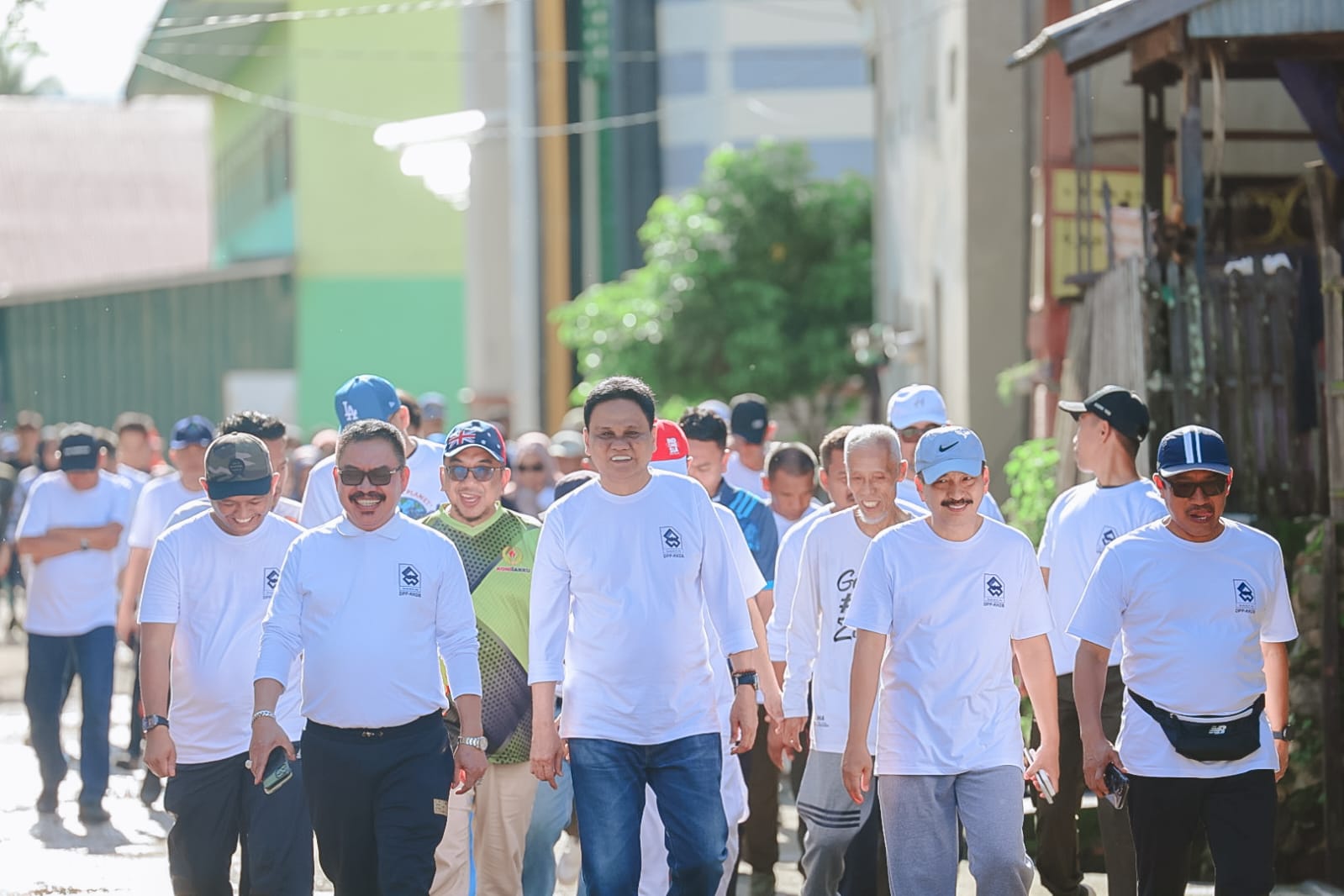 Bupati Barru Ir. H. Suardi Saleh, M. Si Mengikuti Jalan Santai bersama Ribuan Warga di Kecamatan Soppeng Riaja