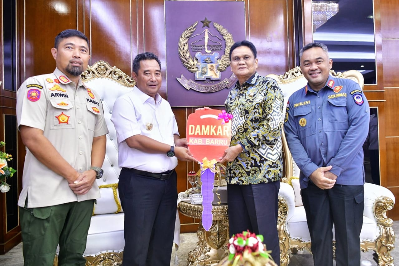 Awal Tahun, Pemerintah Kabupaten Barru Terima Hibah Mobil Damkar dari Pemerintah Provinsi Sulawesi Selatan