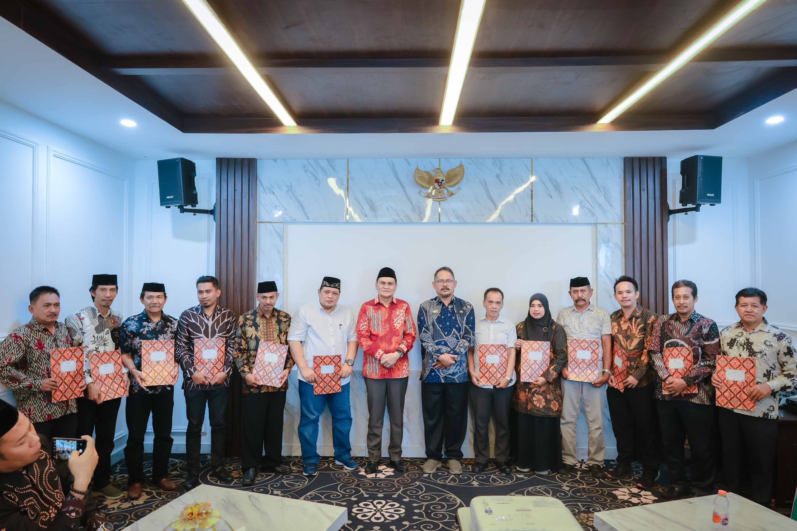 12 Kepala Desa Berakhir Masa Jabatannya, Bupati Barru : Terima kasih telah melaksanakan Tugas dengan Baik selama Enam Tahun