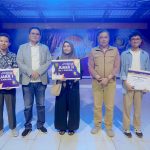 Bupati Barru Serahkan Hadiah Pemenang Lomba Sayembara Logo Hari Jadi Barru Ke 64 tahun 2024