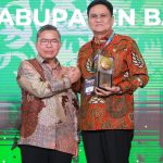 Pemkab. Barru Kembali Menerima Penghargaan Piala Adipura Kategori Kota Kecil dari Kementerian Lingkungan Hidup dan Kehutanan RI