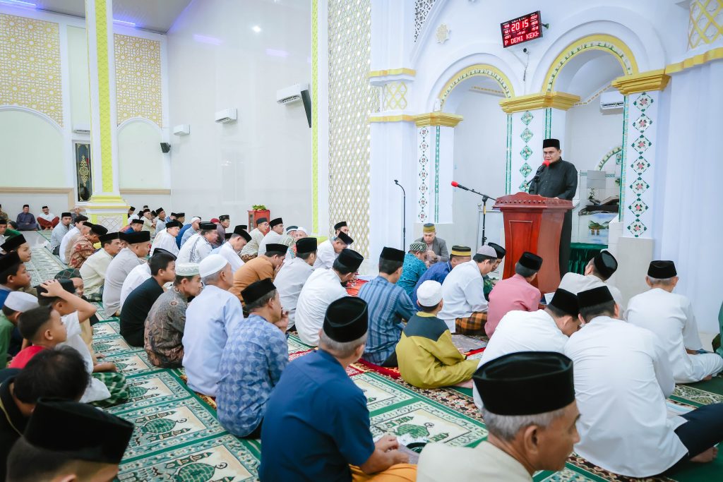 Malam ke-24 Ramadhan 1445 H, Bupati Barru Safari Ramadhan di Masjid Besar Masdarul Birri Sumpang Binangae Barru