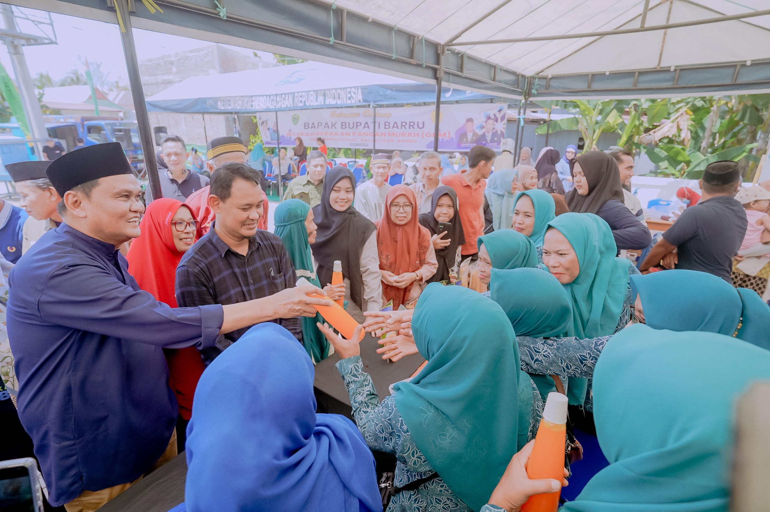 Bupati Barru Buka Gerakan Pangan Murah di Kecamatan Balusu