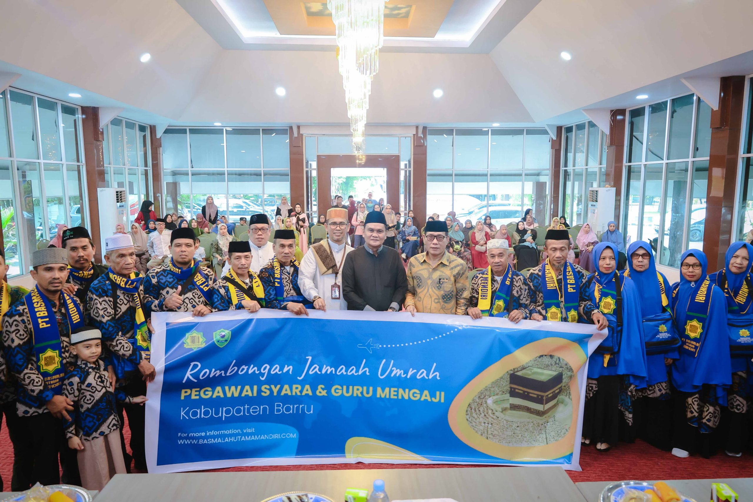 Suardi Saleh berangkatkan Umrah Pegawai Syara', Imam Masjid, Khatib dan Pelayan Masjid secara Gratis