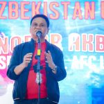 Bupati Barru Ir. H. Suardi Saleh, M.Si, dan Plt. Ketua TP PKK kabupaten Barru drg. Hj. Ulfah Nurul Huda Suardi, MARS, berbaur bersama ratusan pecinta sepakbola dalam gelaran nonton bareng (Nobar) laga semifinal piala Asia U23.