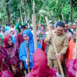 Suardi Saleh bersama drg.Ulfah hadiri Pesta Panen Adat Paenge masyarakat Dusun Birue