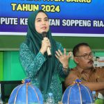 Dokter Ulfah bersama Tim Penilai Lomba Desa / Kelurahan melaksanakan penilaian di Kec. Soppeng Riaja.