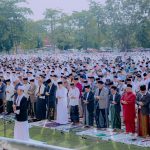 Suardi Saleh bersama Ribuan Masyarakat Shalat Idul Adha di Lapangan Sumpang Binangae