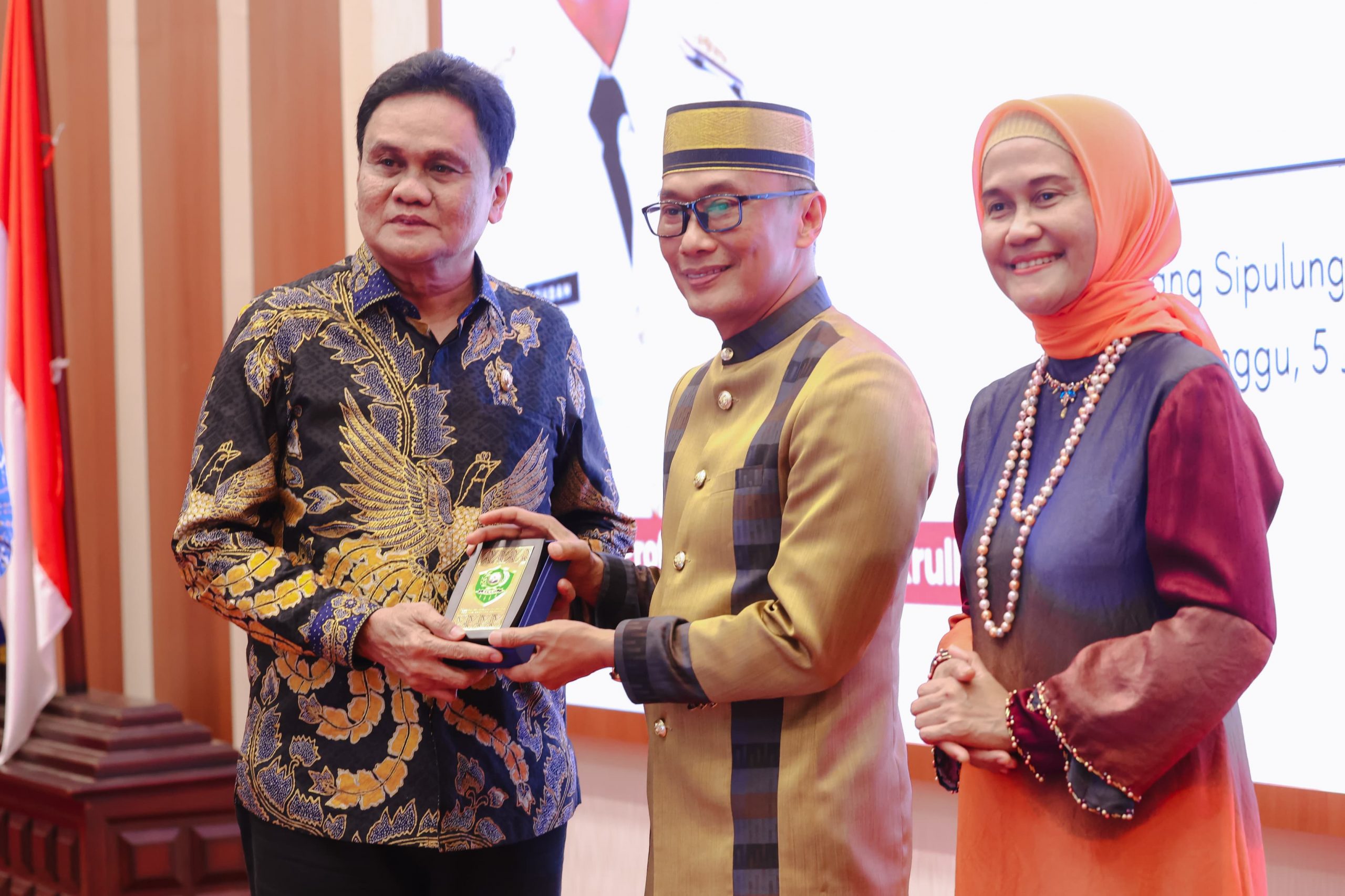 Lepas Pamit Pj.Gubernur Sulsel, Bupati Barru Sebut Prof. Zudan Maha Guru