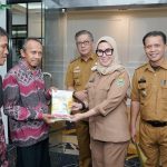 Dukung Ketahanan Pangan, Bupati Barru Serahkan 15 Ton Benih Jagung