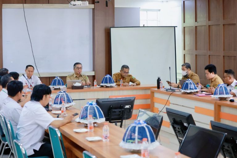 Pemkab Barru dan PT Semen Tonasa Bahas Pemanfaatan Pelabuhan Garongkong untuk Ekspor Klinker