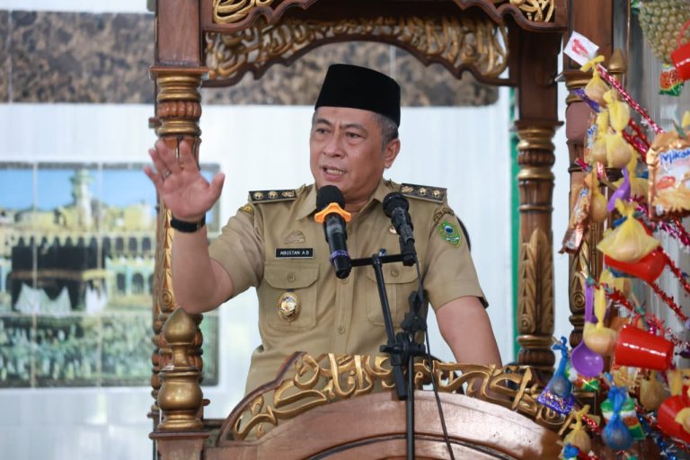 Maulid Akbar Kecamatan Pujananting, Wabup Abustan Ajak Jamaah Perbanyak Shalawat dan Teladani Rasulullah