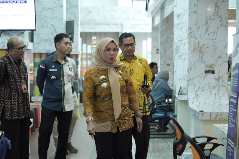 Bupati Barru Sidak MPP: Temukan Gerai Kosong, Tegaskan Pentingnya Disiplin Layanan Publik
