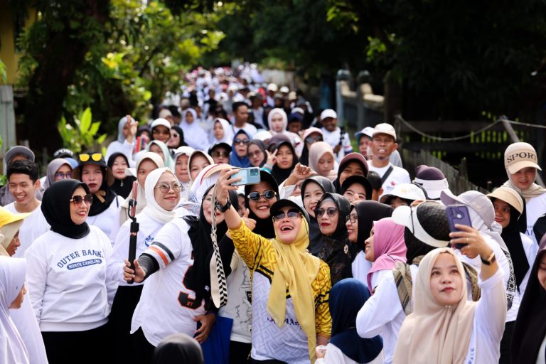 HUT ke-27 SMAN 4 Barru Dimeriahkan Jalan Santai, Bupati Tegaskan Prioritas Pendidikan