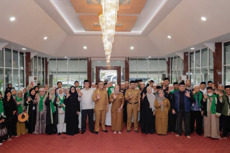 Selamat Kembali Tamu Allah: Bupati-Wabup Barru Sambut Jamaah Umroh, Ajak Jadi Teladan Kebaikan