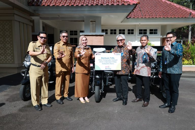Sinergi Barru dan BUMN: BNI Salurkan Tiga Motor Sampah, Perkuat Armada Kebersihan Lingkungan