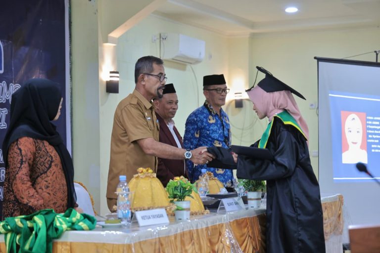 Hadiri Wisuda Akper YAPI Barru, Pj Sekda Dorong Lulusan Mengabdi untuk Kesehatan Masyarakat