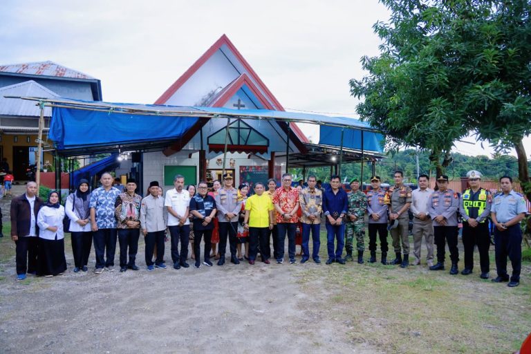 Wabup Barru Bersama Forkopimda Tinjau Misa Malam Natal 2025, Pastikan Ibadah Berlangsung Aman dan Khidmat