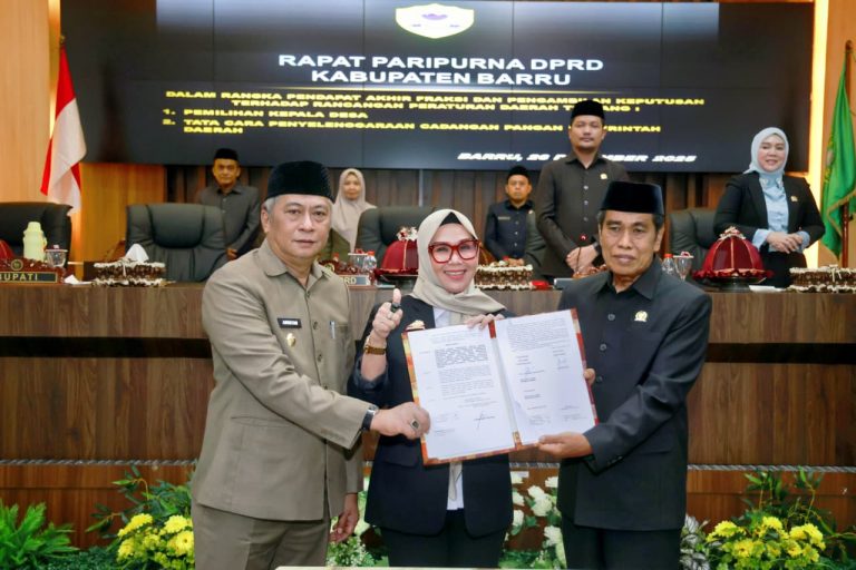 Pemkab Barru Bersama DPRD Resmi Tetapkan Perda Pilkades dan Cadangan Pangan Daerah