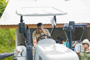 Pemkab Barru Tegaskan Transparansi Penyaluran Alsintan, Wabup Turun Langsung Temui Kelompok Tani