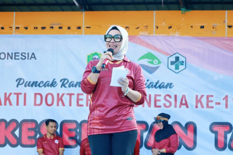 Bupati Andi Ina Gaungkan “Lansia Luna Maya”, Ajak Lansia Barru Tetap Sehat, Aktif, dan Bergaya